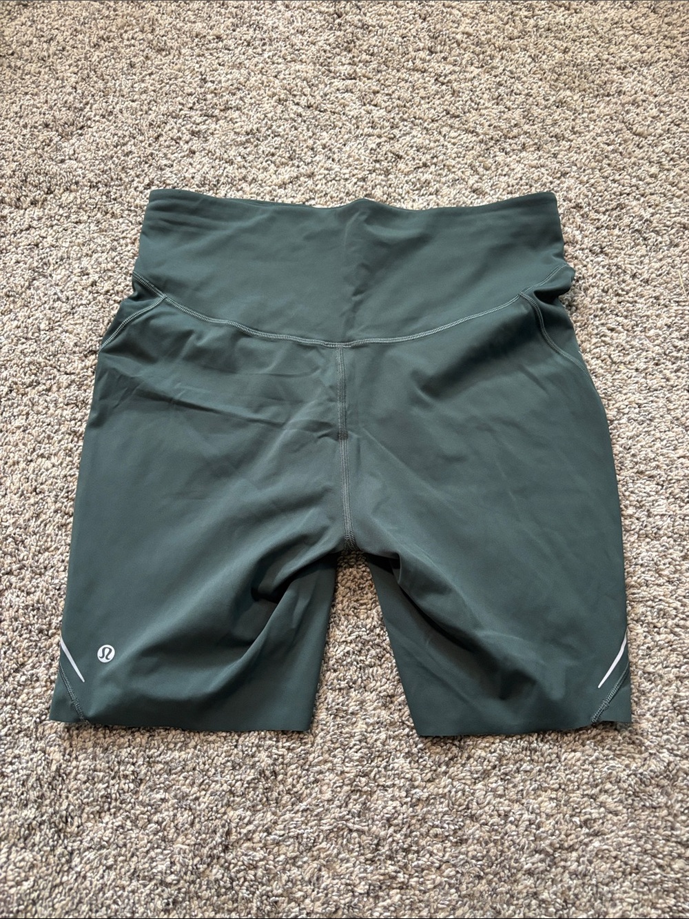 Lululemon Base Pace High-Rise Reflective Short 8" size 12 - Picture 2 of 5